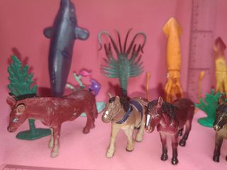 Lote animales de plástico