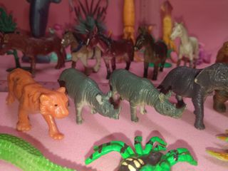 Lote animales de plástico