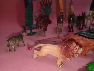 Lote animales de plástico
