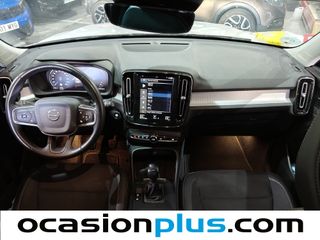 Volvo XC40 T3 Momentum 120 kW (163 CV)