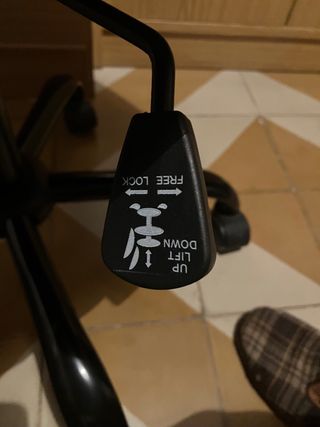 Silla de oficina ergonómica negra