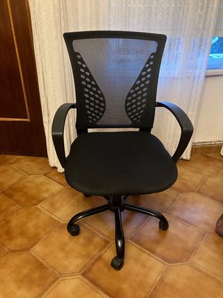 Silla de oficina ergonómica negra
