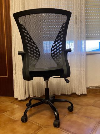 Silla de oficina ergonómica negra