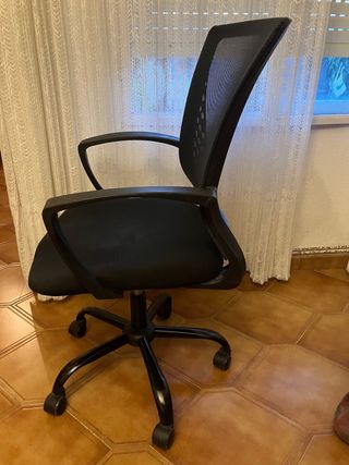 Silla de oficina ergonómica negra