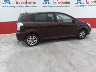 22571977 faro der toyota corolla 2.2 d-4d (aur10_)