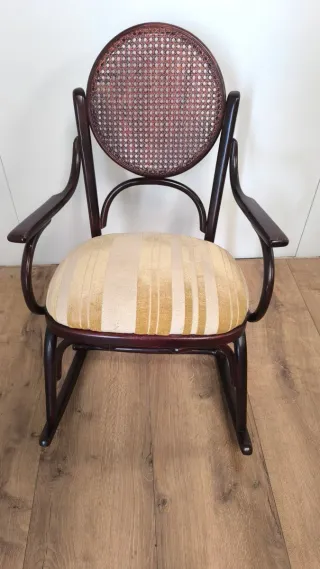 MECEDORA MADERA MEDIANA ANTIGUA EN BUEN ESTADO