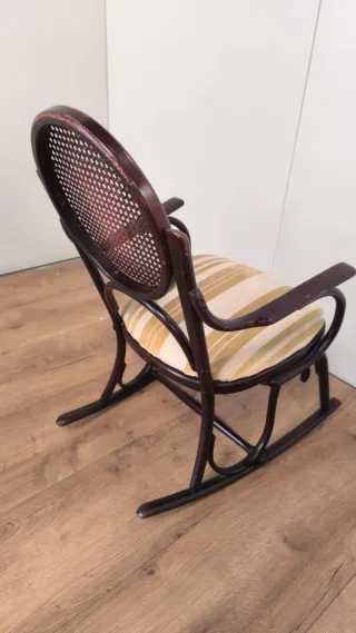 MECEDORA MADERA MEDIANA ANTIGUA EN BUEN ESTADO