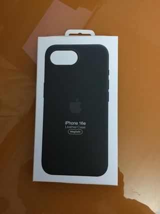 Funda Apple iPhone 16e Piel con MagSafe