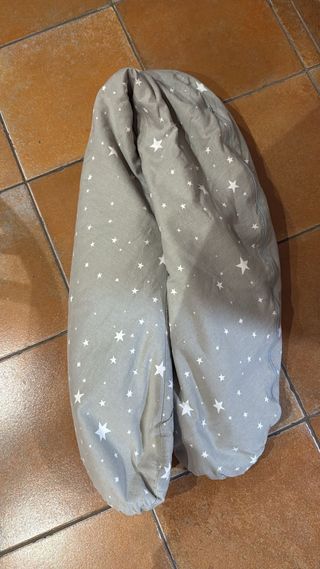 Cojín de lactancia Medela estrellas