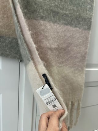 Bufanda Parfois pastel abullonada nueva