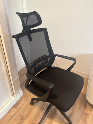 Silla de oficina ergonómica negra