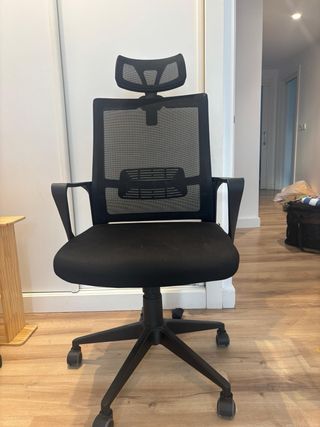 Silla de oficina ergonómica negra