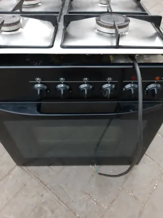 Cocina de butano y horno electrico