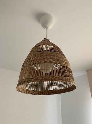 Lámpara de mimbre colgante