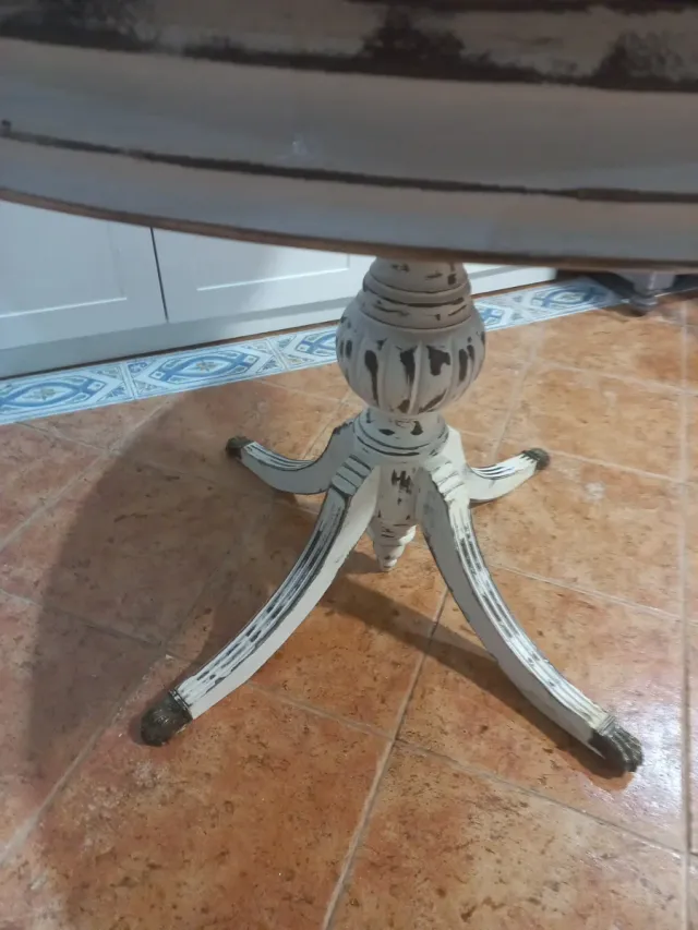 Mesa redonda extensible renovada