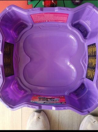 Estadio Beyblade y 12 peonzas