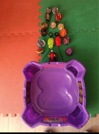 Estadio Beyblade y 12 peonzas
