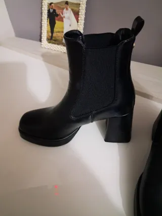 Stivaletti neri usati una volta