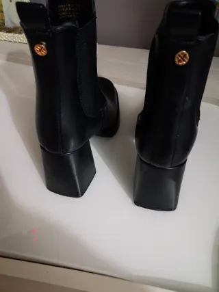 Stivaletti neri usati una volta