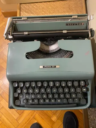 Máquina de escribir Olivetti Pluma 22
