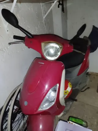 Piaggio Fly 100 Scooter Roja !! leer bien !!