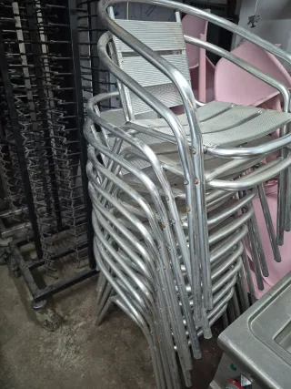 Sillas apilables de aluminio