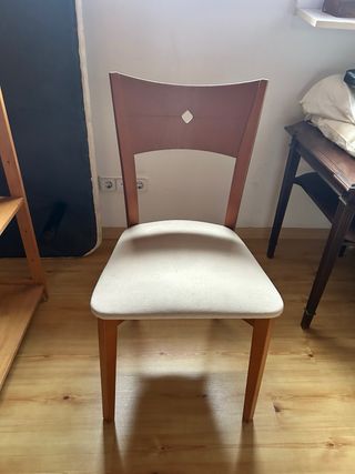 Sillas de madera robustas