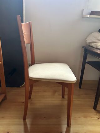 Sillas de madera robustas