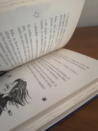 Kika Superbruja y el libro de hechizos (Kika Su...