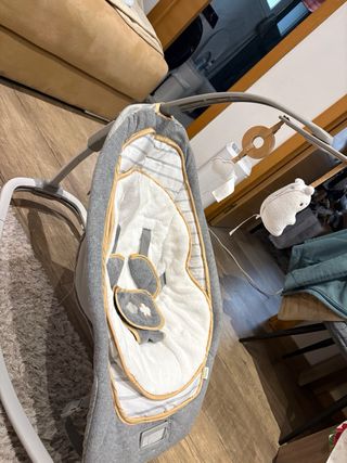 Hamaca bebé con música y luces