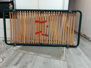 Somier de madera con ruedas.solo venta en persona.