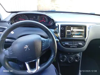 Peugeot 208 2014