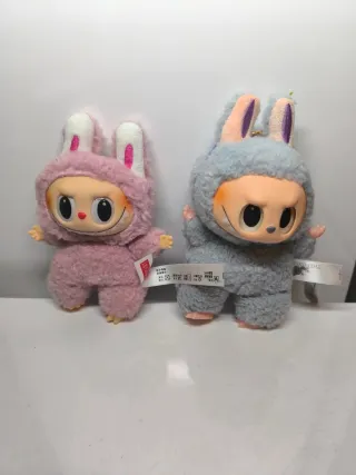 Labubus pack de 2 unidades.