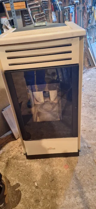 Estufa Pellet Ferroli Venere Beige/Negra