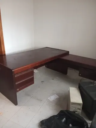 Escritorio y Librería de Madera