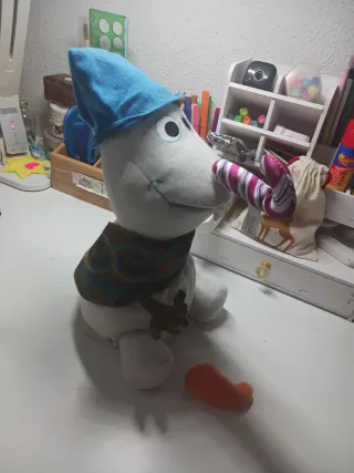 Peluche Olaf Frozen Baila con nariz intercambiable