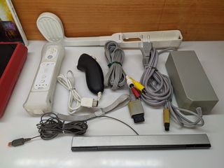 Nintendo Wii Mini + Giochi + Caricatore USB GX in Omaggio