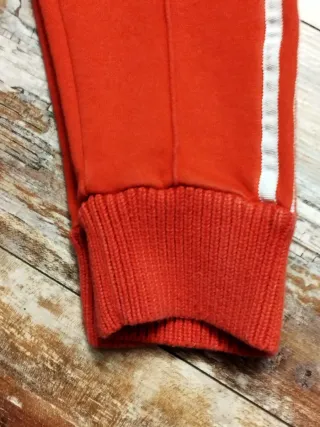 Pantaloni sportivi Adidas rossi con bande