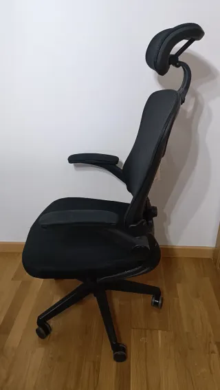 Silla de oficina ergonómica negra