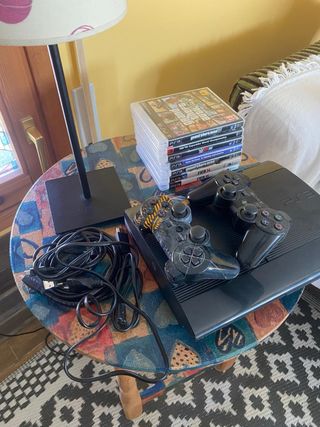 PS3 SuperSlim 500GB + 2 Mandos + 7 Juegos