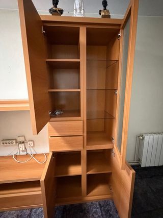 Mueble de comedor madera y cristal