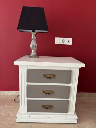 Cómoda y mesitas de noche con espejo