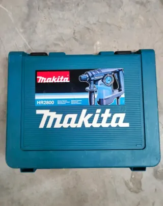 Taladro Percutor Makita con Maletín