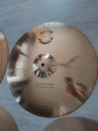 Set de platos de batería Sabian y Paiste gama alta