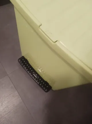 Cubo de basura   con pedal verde Marca tatay