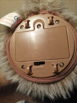 Muñeco hablador tipo Furby