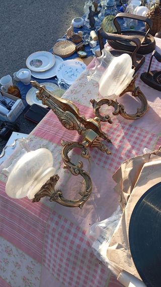 Apliques de pared dorados y transparentes