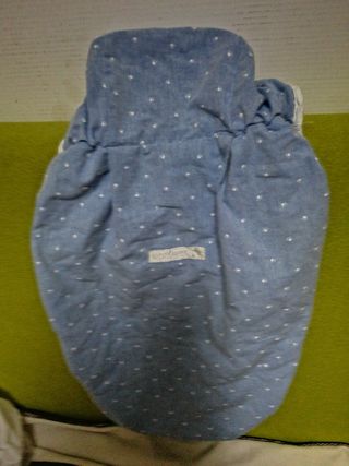 Portabebés ergonómico con capucha