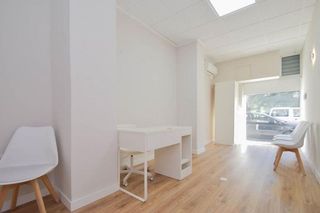 Local comercial en venta en Cervantes en Granada