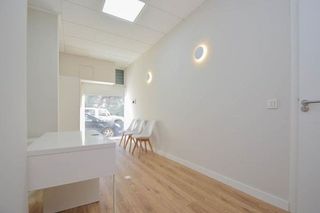 Local comercial en venta en Cervantes en Granada